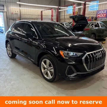 Black 2021 Audi Q3 Premium for sale in Gurnee, IL