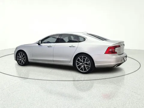 More photos of 2017 Volvo S90 T6 Momentum at CarWise Gurnee, IL