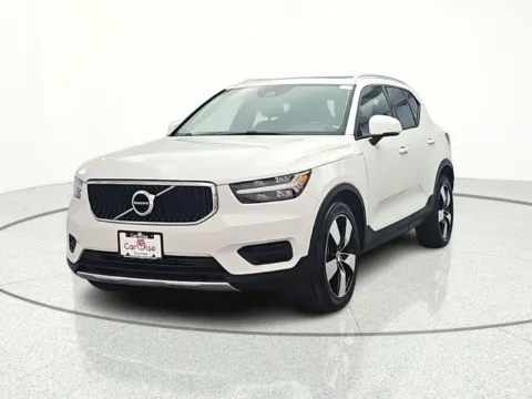 Photos of 2020 Volvo XC40 Momentum for sale in Gurnee, IL at CarWise Gurnee