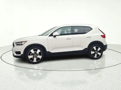Another view of 2020 Volvo XC40 Momentum for sale in Gurnee, IL at CarWise Gurnee