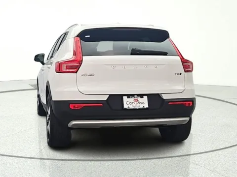 More photos of 2020 Volvo XC40 Momentum at CarWise Gurnee, IL