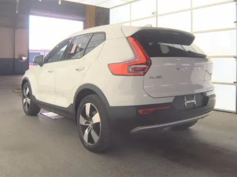 Photos of 2020 Volvo XC40 Momentum for sale in Gurnee, IL at CarWise Gurnee