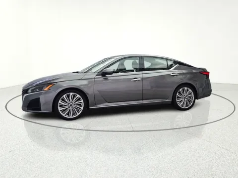 Another view of 2023 Nissan Altima 2.5 SL for sale in Gurnee, IL at CarWise Gurnee