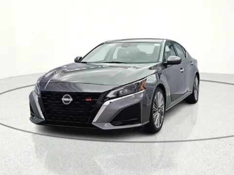 Photos of 2023 Nissan Altima 2.5 SL for sale in Gurnee, IL at CarWise Gurnee