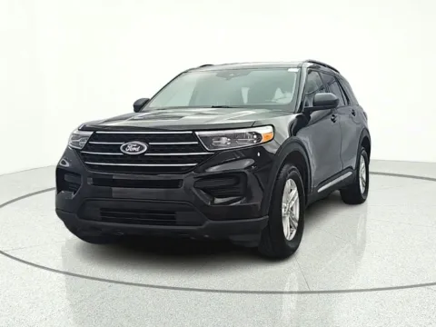 Photos of 2022 Ford Explorer XLT for sale in Gurnee, IL at CarWise Gurnee