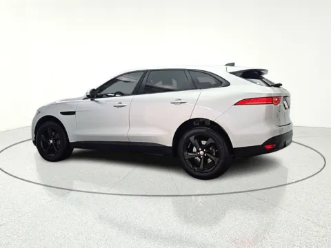 More photos of 2020 Jaguar F-PACE 25t Premium at CarWise Gurnee, IL