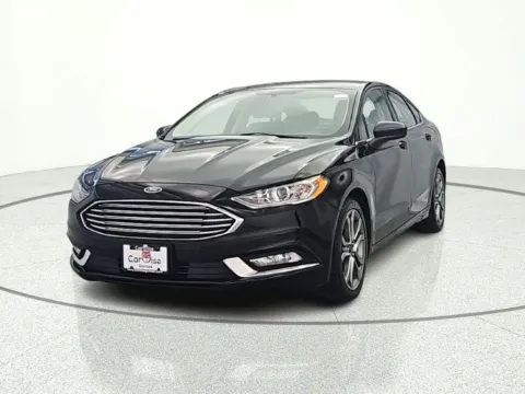 Photos of 2017 Ford Fusion SE for sale in Gurnee, IL at CarWise Gurnee