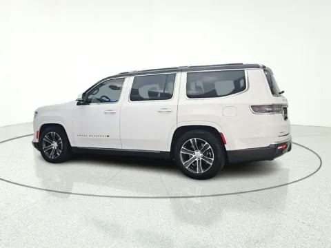 More photos of 2022 Jeep Grand Wagoneer Series I at CarWise Gurnee, IL