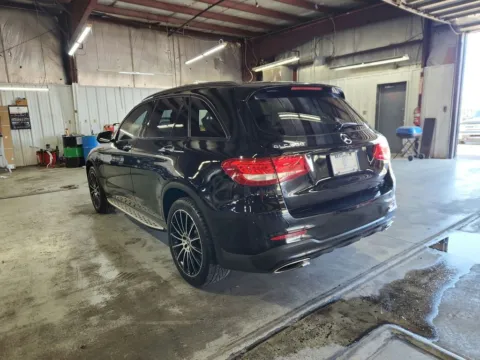 More photos of 2019 Mercedes-Benz GLC 300 at CarWise Gurnee, IL