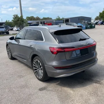 Photos of 2019 Audi e-tron Prestige for sale in Gurnee, IL at CarWise Gurnee
