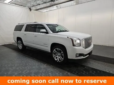 White 2017 GMC Yukon XL Denali for sale in Gurnee, IL