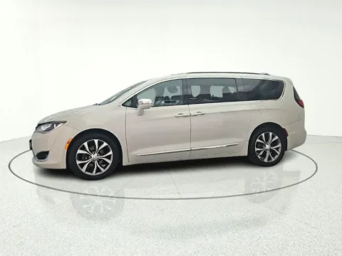 Another view of 2020 Chrysler Pacifica Limited for sale in Gurnee, IL at CarWise Gurnee