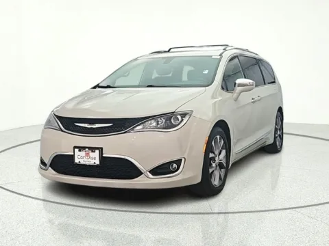 Photos of 2020 Chrysler Pacifica Limited for sale in Gurnee, IL at CarWise Gurnee