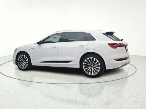 More photos of 2019 Audi e-tron Prestige at CarWise Gurnee, IL