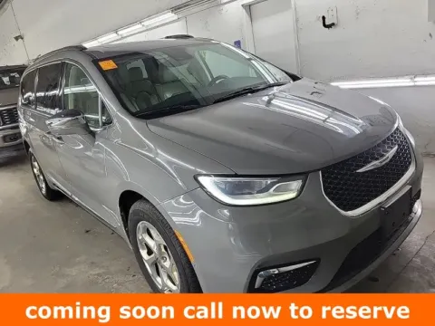 Gray 2021 Chrysler Pacifica Limited for sale in Gurnee, IL