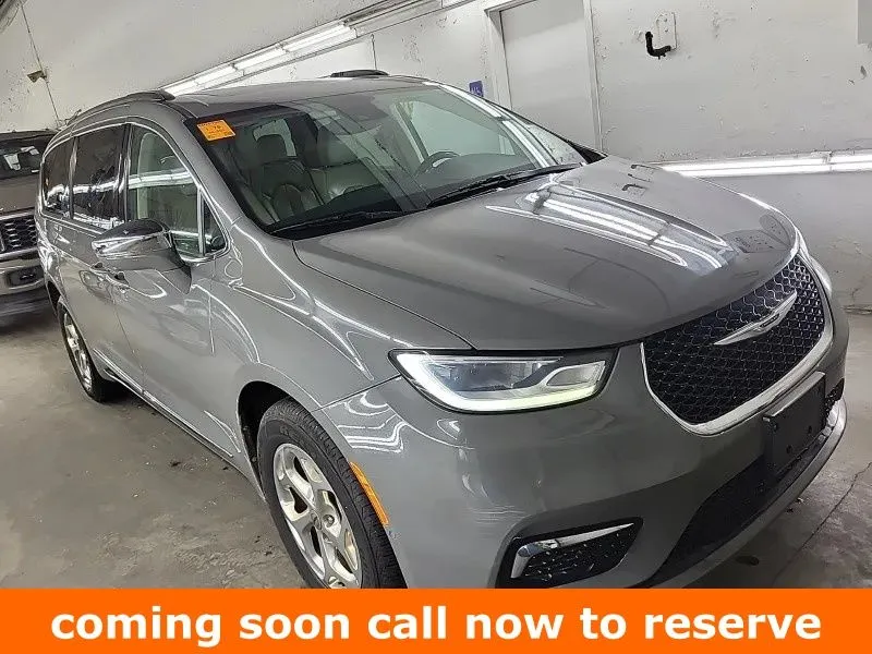 2021 Chrysler Pacifica Limited's photo