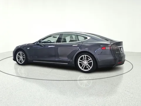 More photos of 2015 Tesla Model S 85D at CarWise Gurnee, IL