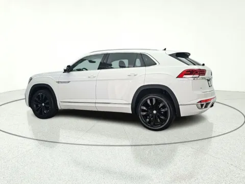 More photos of 2022 Volkswagen Atlas Cross Sport 3.6L V6 SEL Premium R-Line at CarWise Gurnee, IL