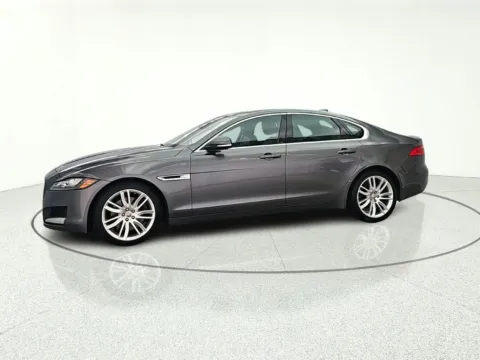 More photos of 2017 Jaguar XF 35t Prestige at CarWise Gurnee, IL