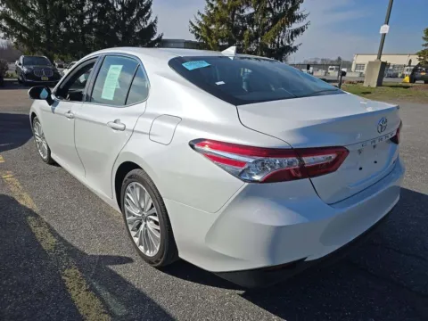 Photos of 2019 Toyota Camry XLE for sale in Gurnee, IL at CarWise Gurnee