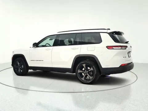 More photos of 2021 Jeep Grand Cherokee L Altitude at CarWise Gurnee, IL