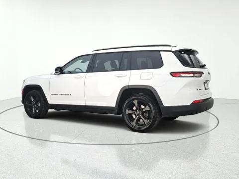 More photos of 2021 Jeep Grand Cherokee L Altitude at CarWise Gurnee, IL
