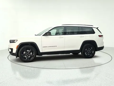 More photos of 2021 Jeep Grand Cherokee L Altitude at CarWise Gurnee, IL