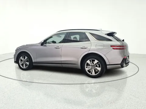 More photos of 2022 Genesis GV70 3.5T Sport at CarWise Gurnee, IL