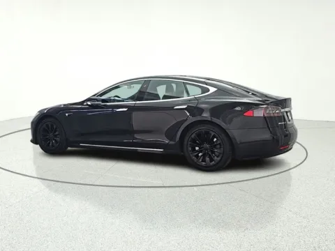 More photos of 2018 Tesla Model S 100D at CarWise Gurnee, IL