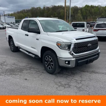 White 2018 Toyota Tundra SR5 for sale in Gurnee, IL