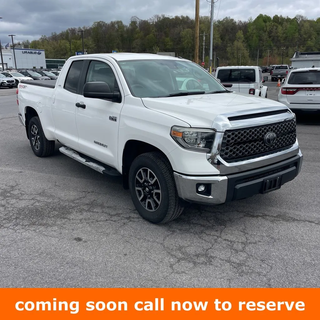 White 2018 Toyota Tundra SR5 for sale in Gurnee, IL