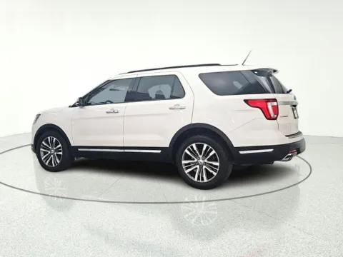 More photos of 2019 Ford Explorer Platinum at CarWise Gurnee, IL