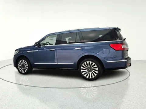 More photos of 2019 Lincoln Navigator Reserve at CarWise Gurnee, IL