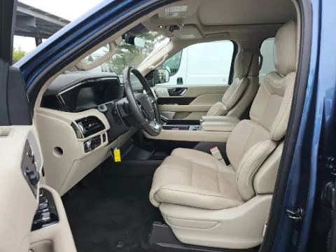 Another view of 2019 Lincoln Navigator Reserve for sale in Gurnee, IL at CarWise Gurnee