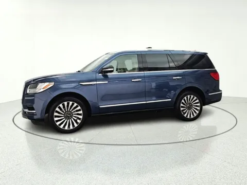 More photos of 2019 Lincoln Navigator Reserve at CarWise Gurnee, IL