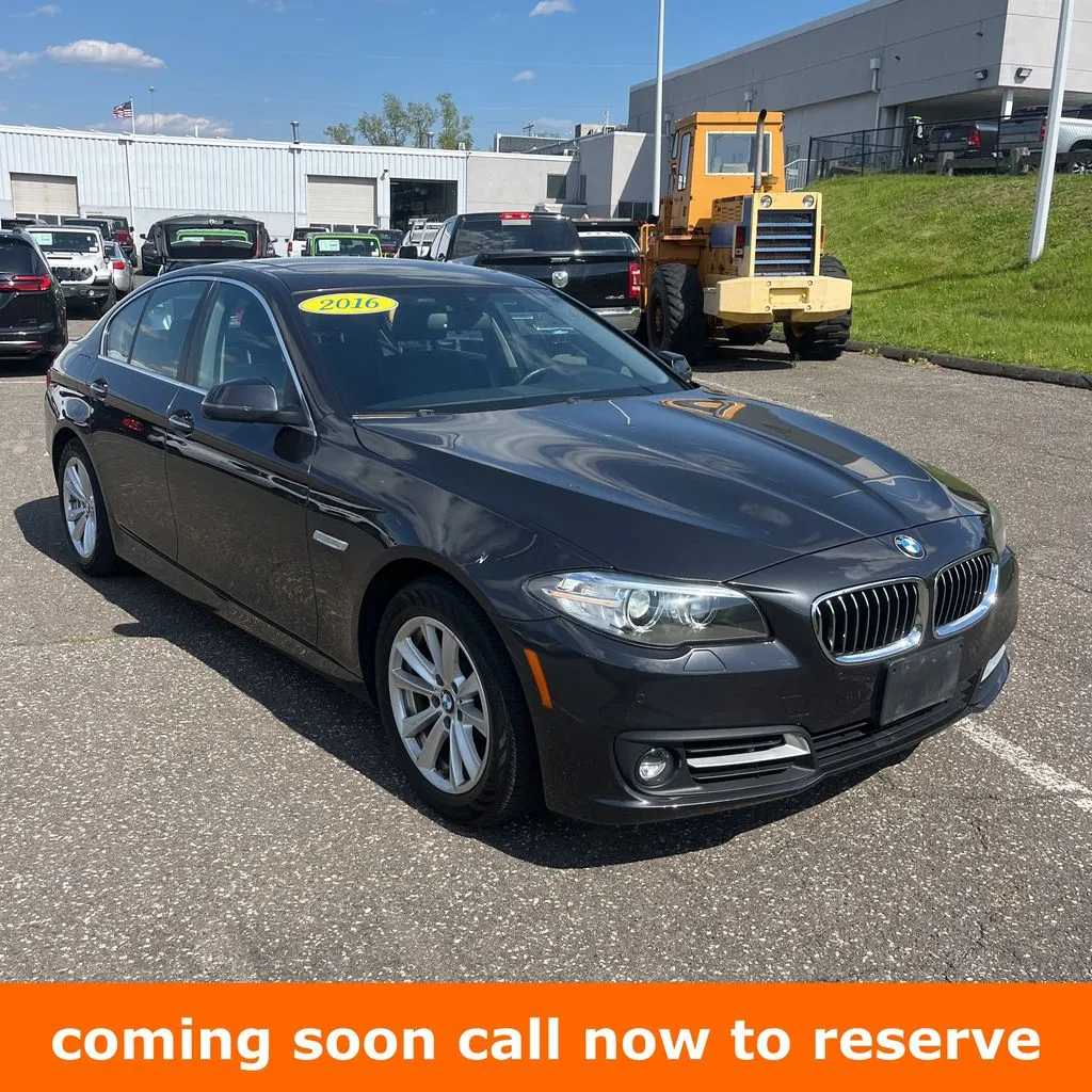 Gray 2016 BMW 5 Series 528i xDrive for sale in Gurnee, IL