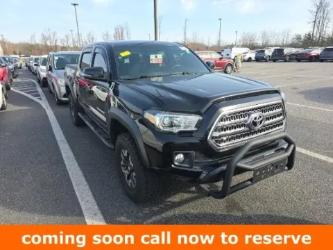 Black 2016 Toyota Tacoma TRD Off-Road for sale in Gurnee, IL
