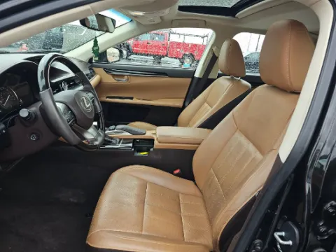 Another view of 2016 Lexus ES 350 for sale in Gurnee, IL at CarWise Gurnee