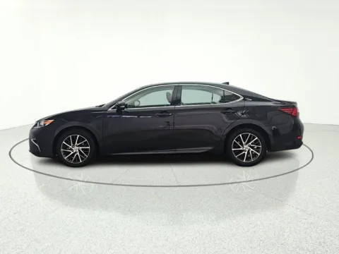 More photos of 2016 Lexus ES 350 at CarWise Gurnee, IL