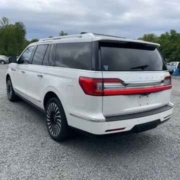 Photos of 2018 Lincoln Navigator L Reserve for sale in Gurnee, IL at CarWise Gurnee
