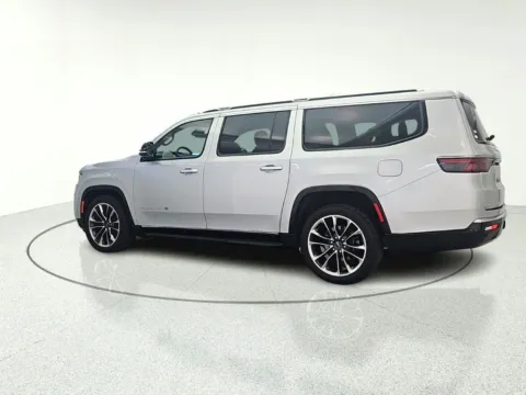 More photos of 2023 Jeep Wagoneer L Series II at CarWise Gurnee, IL