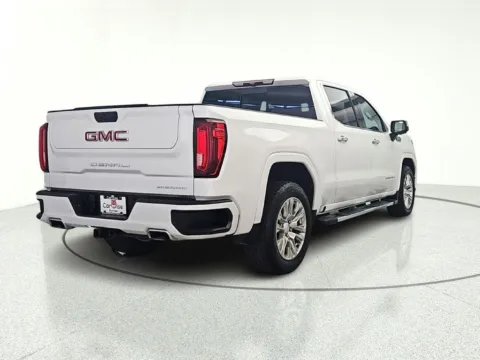 More photos of 2022 GMC Sierra 1500 Denali at CarWise Gurnee, IL