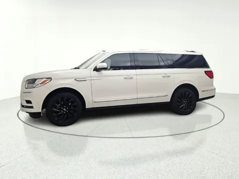 Another view of 2020 Lincoln Navigator L Reserve for sale in Gurnee, IL at CarWise Gurnee
