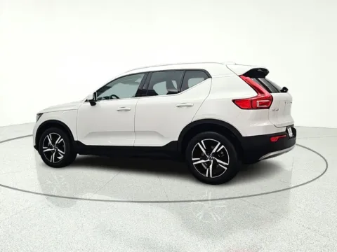 More photos of 2023 Volvo XC40 B5 Plus Bright Theme at CarWise Gurnee, IL