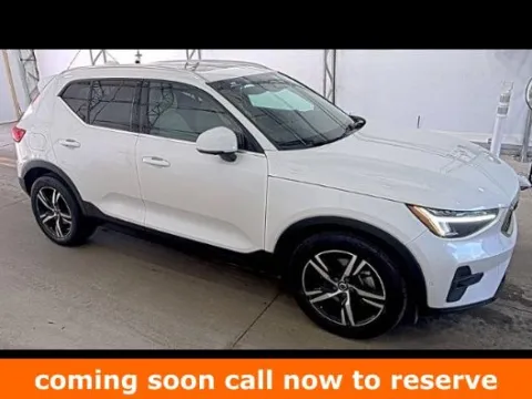 White 2023 Volvo XC40 B5 Plus Bright Theme for sale in Gurnee, IL