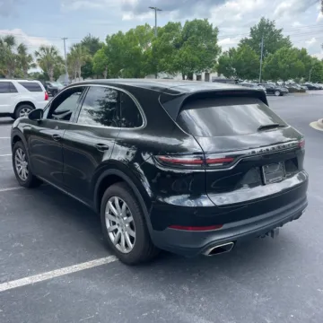 Photos of 2020 Porsche Cayenne for sale in Gurnee, IL at CarWise Gurnee