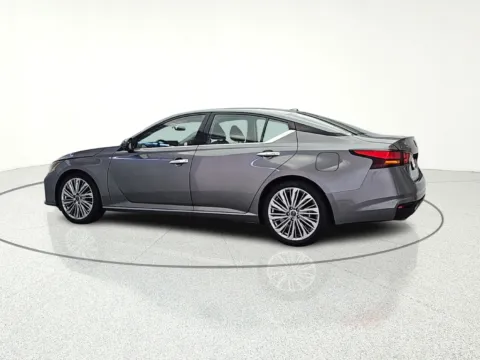 More photos of 2023 Nissan Altima 2.5 SL at CarWise Gurnee, IL