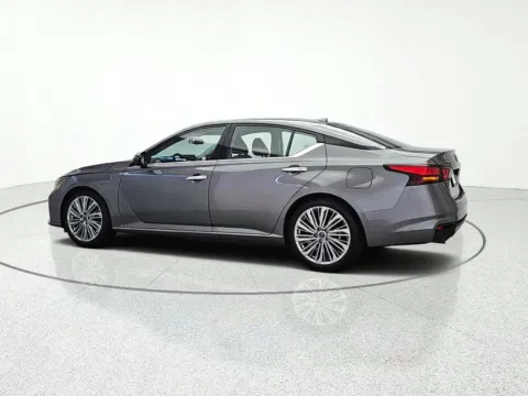 More photos of 2023 Nissan Altima 2.5 SL at CarWise Gurnee, IL
