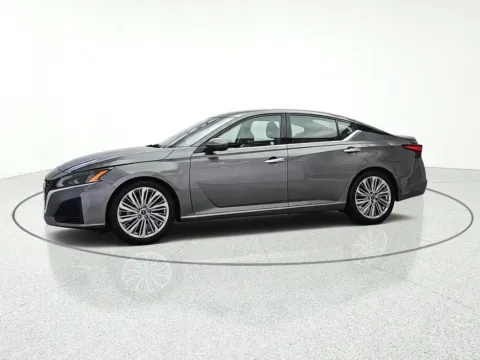 Another view of 2023 Nissan Altima 2.5 SL for sale in Gurnee, IL at CarWise Gurnee