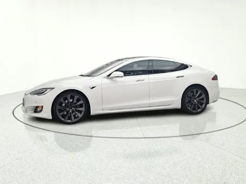 More photos of 2021 Tesla Model S Long Range at CarWise Gurnee, IL